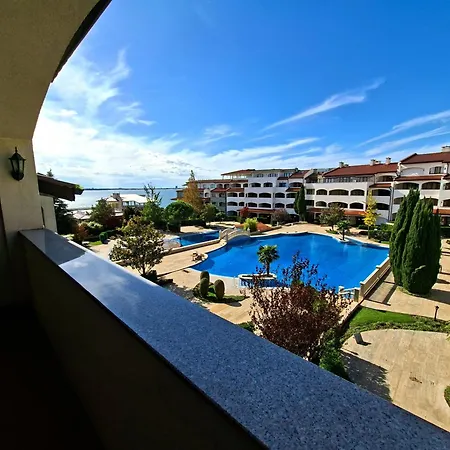 5-star Spacious Beachfront Daire Sveti Vlas