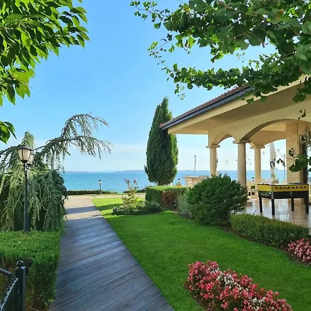 Daire 5-star Spacious Beachfront Sveti Vlas