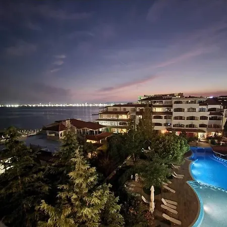 5-star Spacious Beachfront Daire