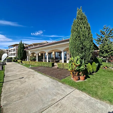 5-star Spacious Beachfront Daire