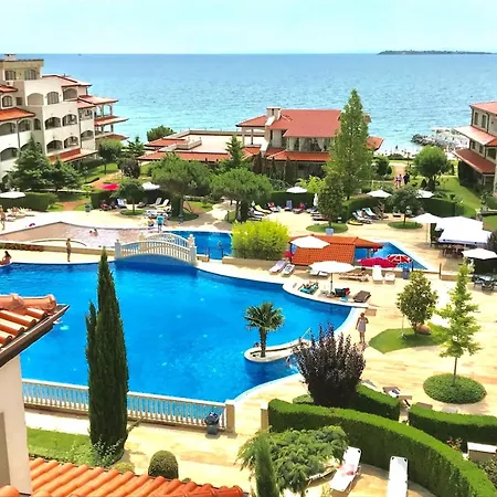 5-star Spacious Beachfront Apartment *