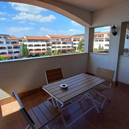 5-star Spacious Beachfront Apartment