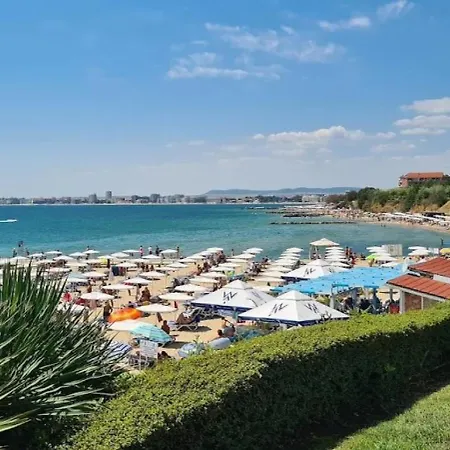 5-star Spacious Beachfront Apartment *