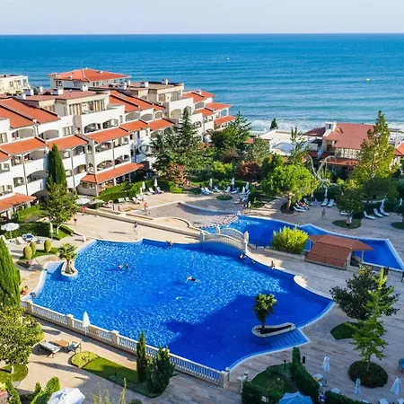5-star Spacious Beachfront *