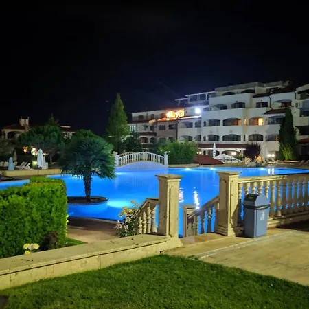 5-star Spacious Beachfront Apartment